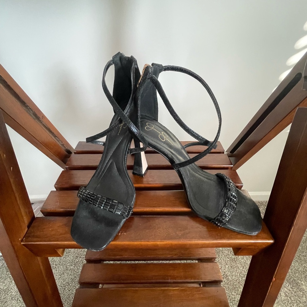 Jessica Simpson’s Elegant Black Strappy Heels